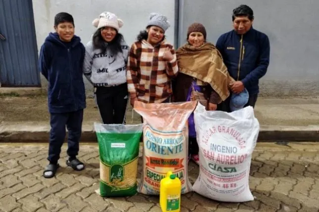 Apoyo alimentario a familia participante.