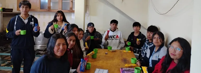 Convivencia grupal con jóvenes participantes.