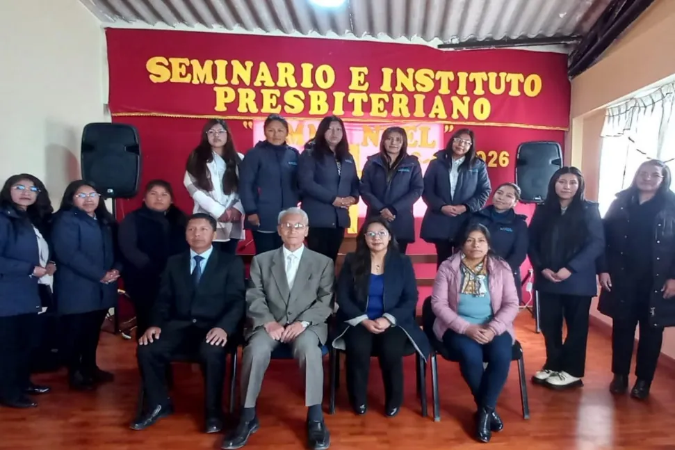 Fotografía conjunta de Directorio y personal.