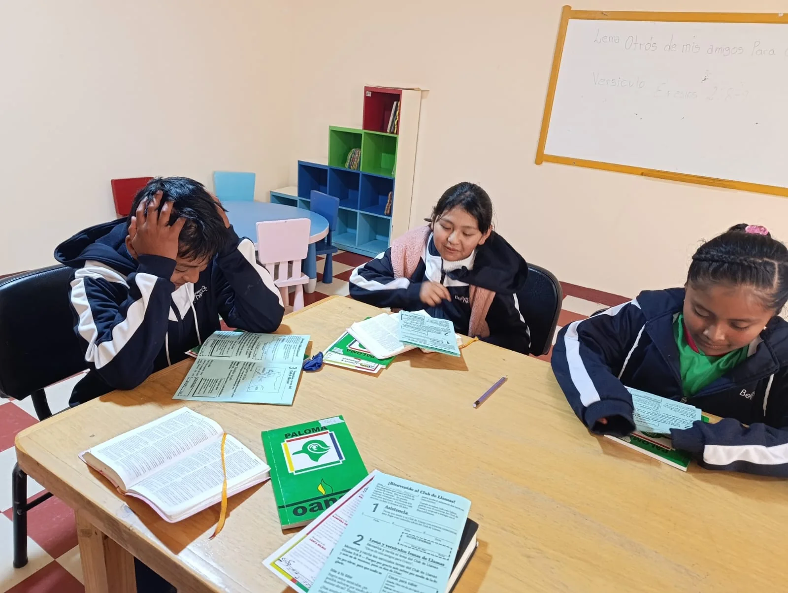 Cabecera: clases de nivelación y acompañamiento educativo.